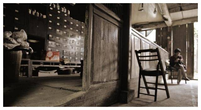 八路军宰牛发现一件奇事，指导员看完却笑了：牛肚子里藏着宝贝