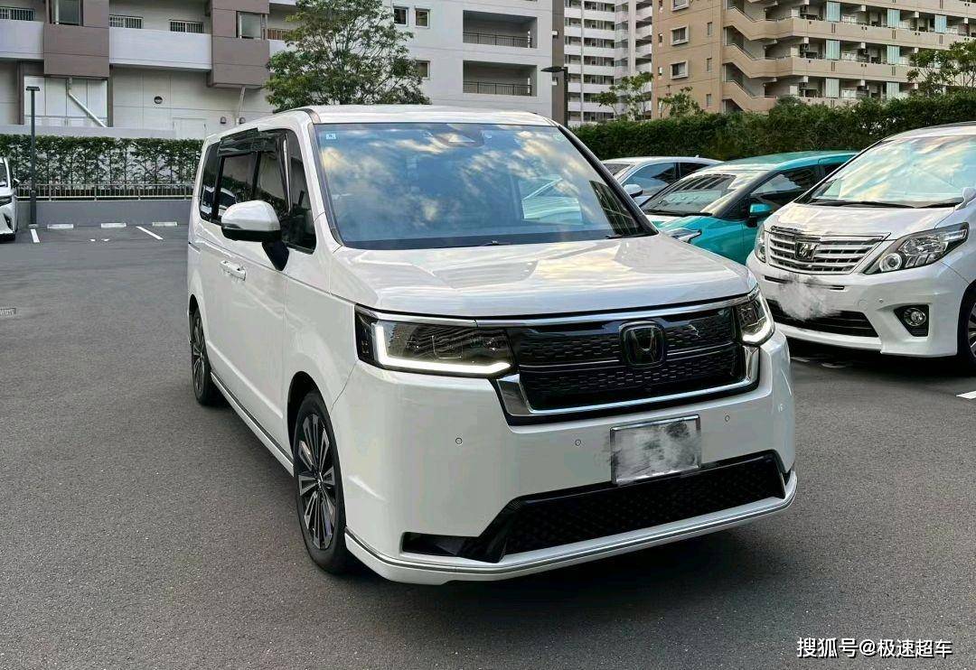 本田小型MPV STEPWGN街头现身，1.5T动力配7座布局引关注