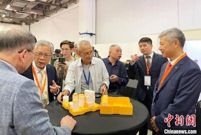 2025版中国龙银质纪念币境外首发仪式在新加坡国际钱币展举行