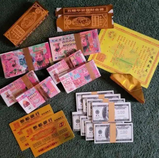 中国冥币海外爆火！老外抢购"祖先币"，20美元一沓成网红